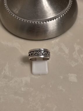 Women's Silver-Tone Celtic Knot Ring  Band Size 8